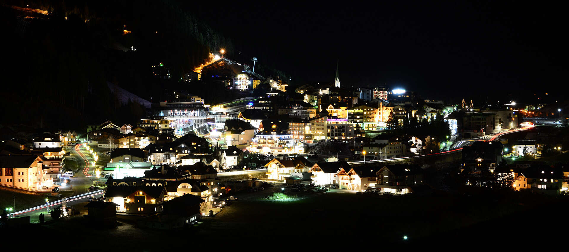 Ischgl bei Nacht Ortsansicht